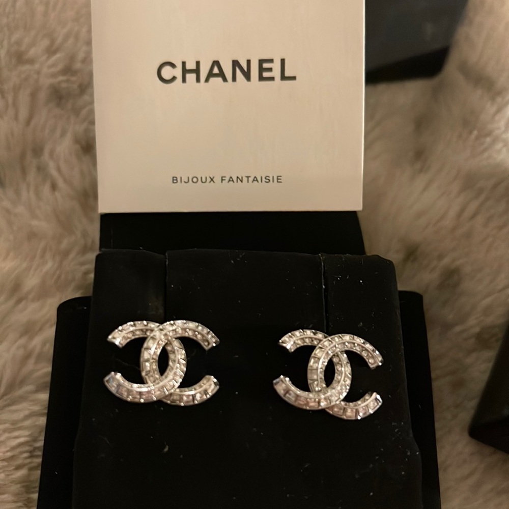 Real Chanel Earrings! Never worn beautiful!!